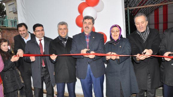 Yavaşlar Köyümüze Türkiye Futbol Federasyonu tarafından yaptırılan halı saha düzenlenen törenle açıldı