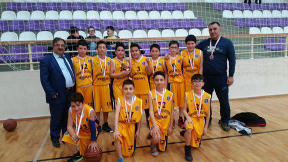 Cumhuriyet Ortaokulu Küçük Erkekler Basketbol Takımı