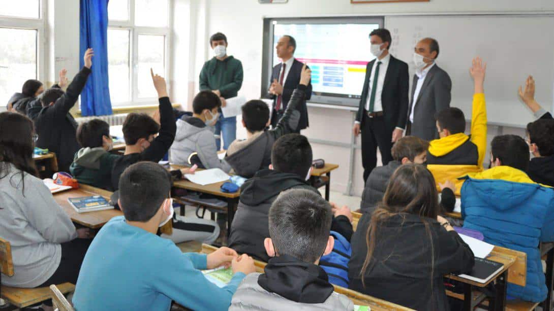 İlçe Milli Eğitim Müdürümüz Ebubekir BOZKURT Ali Çetinkaya Ortaokulunu Ziyaret Etti.