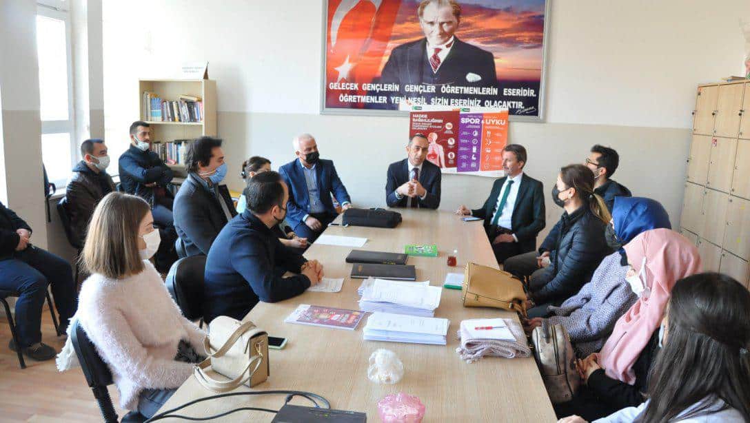 İlçe Milli Eğitim Müdürümüz Ebubekir BOZKURT Mustafa Kemal İlköğretim Kurumunu ziyaret etti.