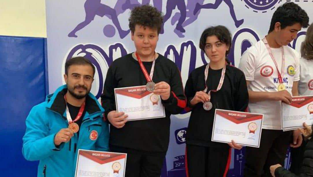Yaşarlar Zekiye Ana Ortaokulu Türkiye Şampiyonasına gidiyor.