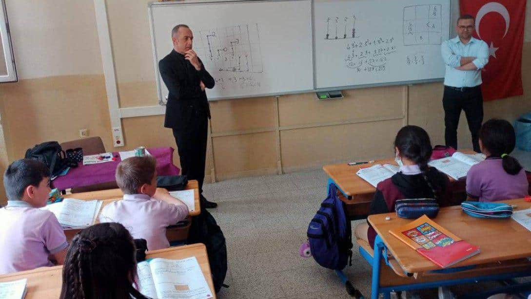 İlçe Milli Eğitim Müdürü Ebubekir Bozkurt Yaşarlar Zekiye Ana Ortaokulunu ziyaret etti.