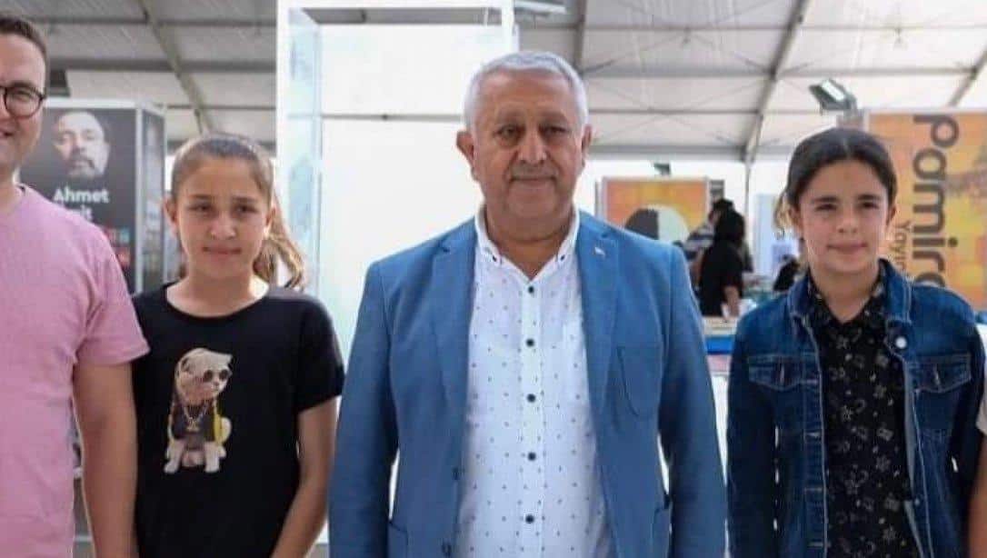 Yaşarlar Zekiye Ana Ortaokulu TÜBİTAK Projemiz ile  Afyonkarahisar Kitap Fuarına katıldı.