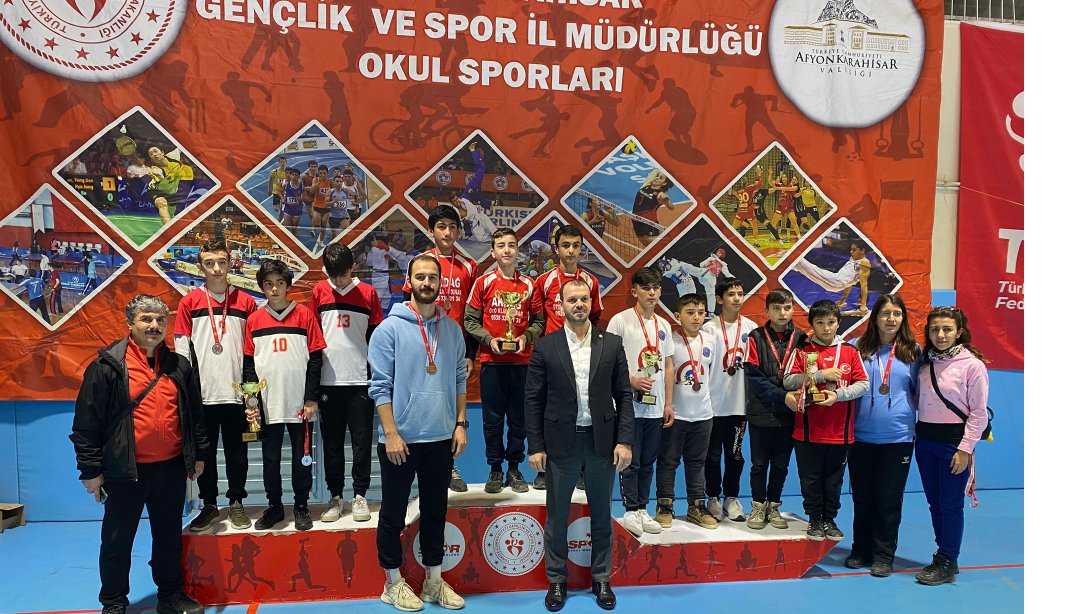 Kusura Şehit Mustafa Şimşek Ortaokulu Öğrencilerimiz ''Floor Curling'' Turnuvasında İl 1.si Olmuştur. 
