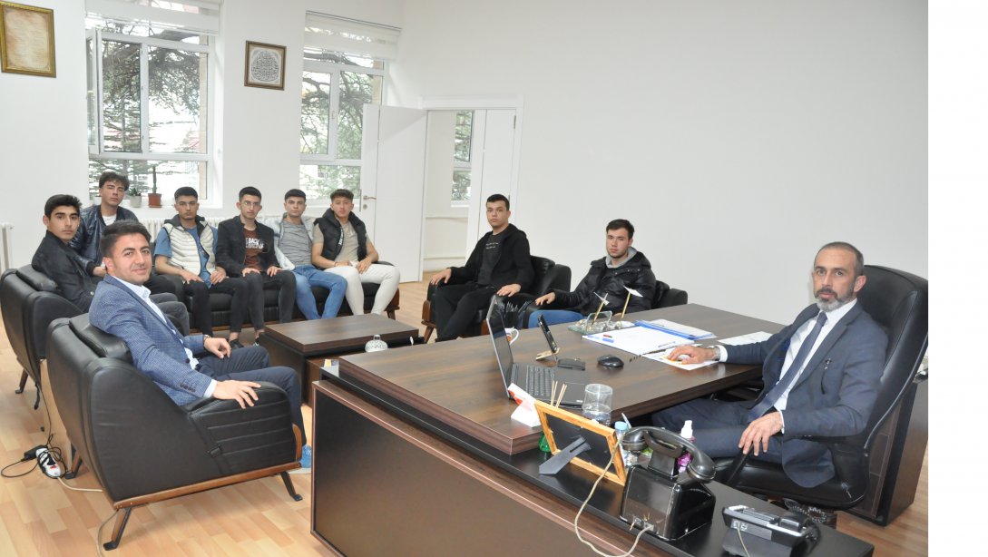 Tügva (Türkiye Gençlik Vakfı) Sandıklı'dan Sandıklı İlçe Milli Eğitim Müdürlüğü'ne Ziyaret