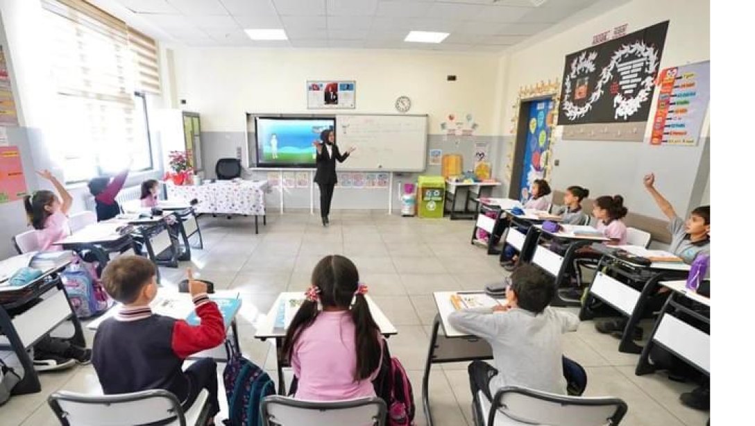 2023 Yaz Tatili Öğretmenlerin Mazerete Bağlı Yer Değiştirme Başvuruları Başladı
