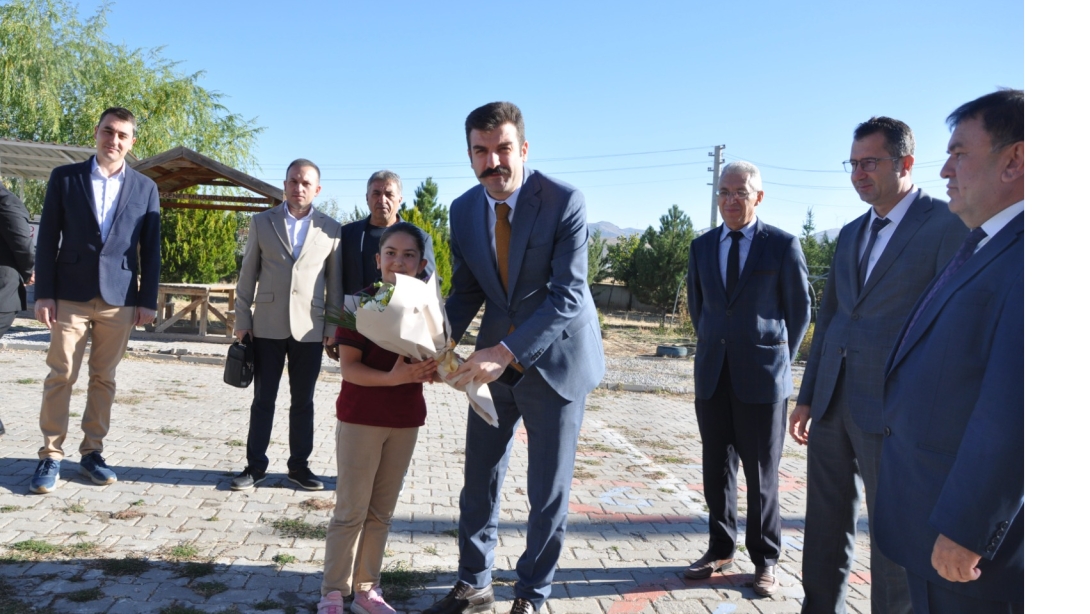 İlçe Kaymakamımız Sayın Selçuk Yosunkaya Okullarımızı Ziyaret Etti. 